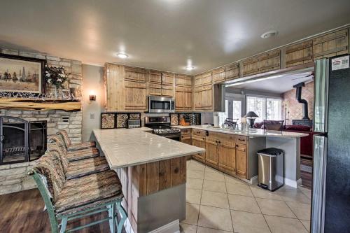 Renovated Lake LBJ Home with Pvt Dock and Patio! in 伯尼特