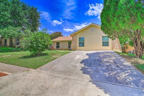 San Antonio Oasis with Hot Tub, Pool and Outdoor Bar!