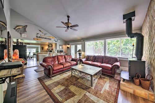Renovated Lake LBJ Home with Pvt Dock and Patio! in 伯尼特
