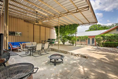 Renovated Lake LBJ Home with Pvt Dock and Patio! in 伯尼特