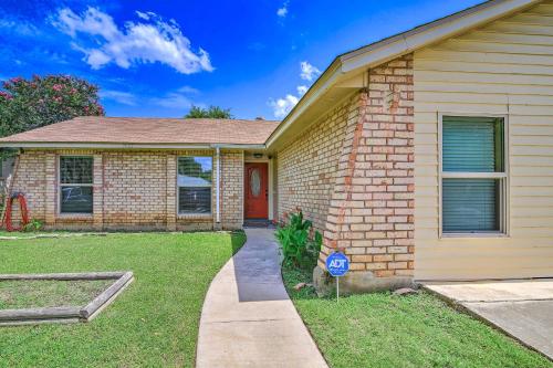 San Antonio Oasis with Hot Tub, Pool and Outdoor Bar!