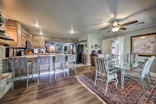 Renovated Lake LBJ Home with Pvt Dock and Patio! in 伯尼特