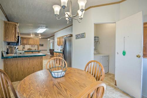 Cedar Creek Lake Access Retreat with Deck in Mesquite (Texas)