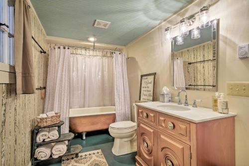 Historic Winston-Salem Guest Barn on Farm! - image 4