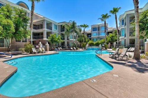 . Downtown Condo Fun Amenities, Walk to Tempe Beach