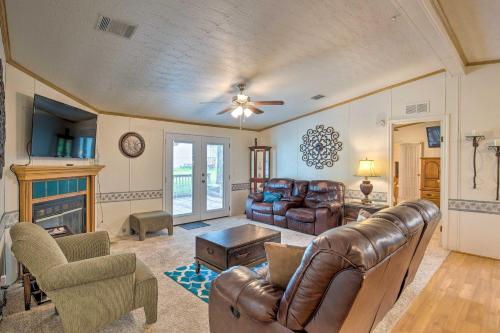 Cedar Creek Lake Access Retreat with Deck in Mesquite (Texas)