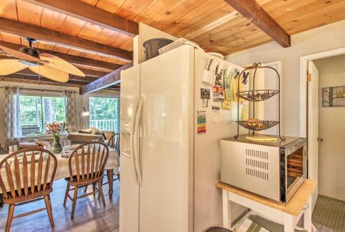Lake Arrowhead Waterfront Cabin with Deck and Grill - image 8