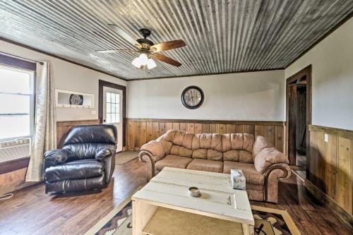 House on Cattle Farm Central to Temple and Waco in Lorena, USA