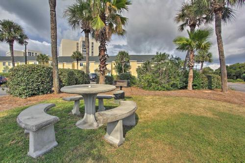 Destin Townhome with Beach Access and 2 Pools! - image 3