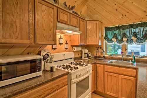 Pet-Friendly Rumney Cabin on Stinson Lake! in Rumney