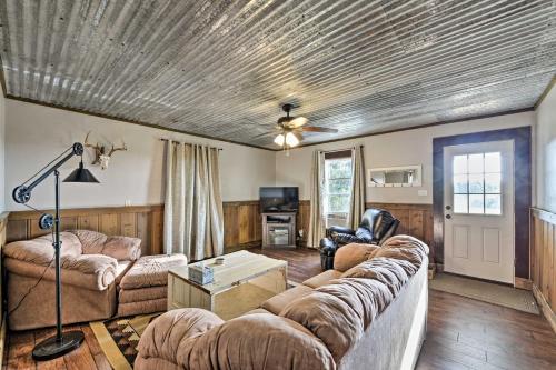 Day Trip to Waco & Temple: House on Cattle Farm