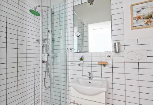 White Vatican - image 13