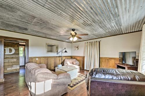 Day Trip to Waco and Temple House on Cattle Farm in Woodway (Texas)