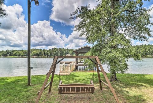 Waterfront Lake Sinclair Home with Boat Dock! in Milledgeville, USA