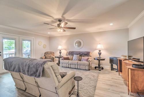 Waterfront Lake Sinclair Home with Boat Dock! in Milledgeville, USA