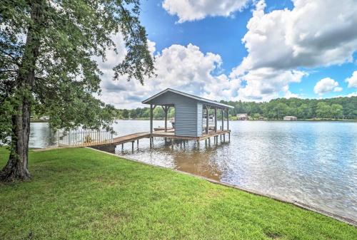 Waterfront Lake Sinclair Home with Boat Dock! in Milledgeville (GA)