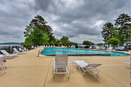 Lake Keowee Resort Condo with Balcony and Pool Access! Lake Keowee Resort Condo with Balcony and Pool Access!