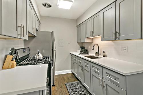 Stylish 1BR Apt Perfect for Couple\'s Getaway A4