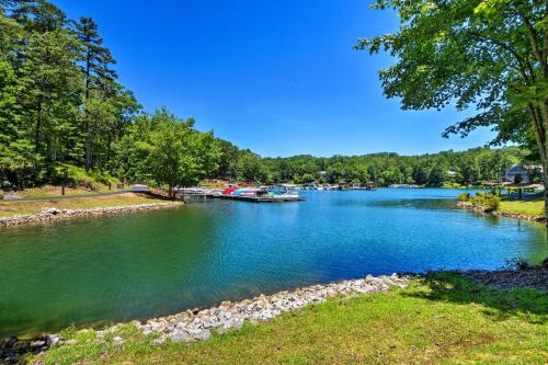 Lake Keowee Resort Condo with Balcony and Pool Access! - image 7