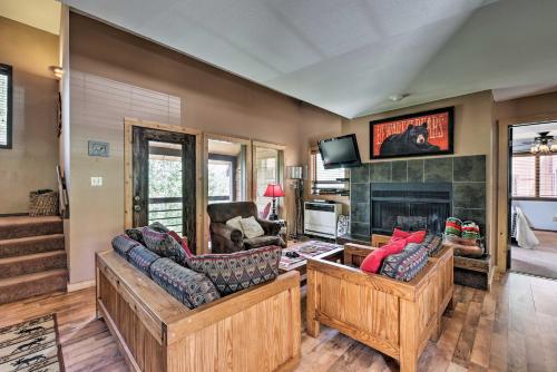 Spacious Rustic Condo with Deck Short Walk to Slopes