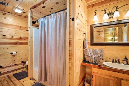 Broken Bow Cabin with Deck on Mountain Fork River! - image 4