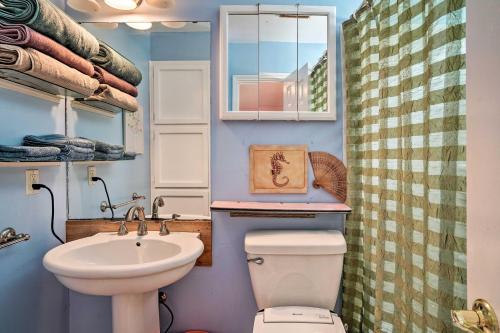Charming Austin Getaway on 2 Acres with Rooftop Deck - image 5