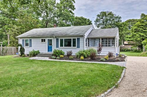 Hamptons Bay Home on Shinnecock Bay with Yard! in Hampton Bays, USA