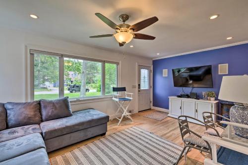 Hamptons Bay Home on Shinnecock Bay with Yard! in Hampton Bays, USA