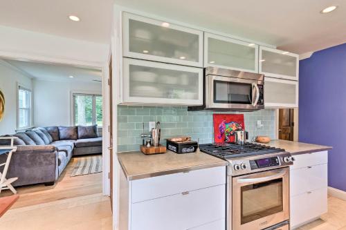 Hamptons Bay Home on Shinnecock Bay with Yard! in Hampton Bays, USA