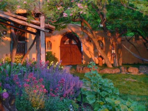 Old Taos Guesthouse B&B - Accommodation - Taos