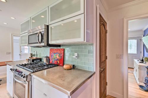 Hamptons Bay Home on Shinnecock Bay with Yard! in Hampton Bays, USA