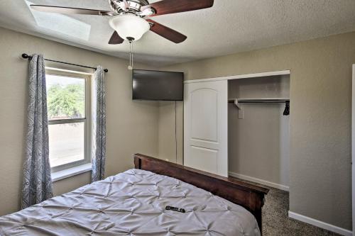 Lake Havasu Home with Mtn Views - 10 Mins to Marina! - image 3