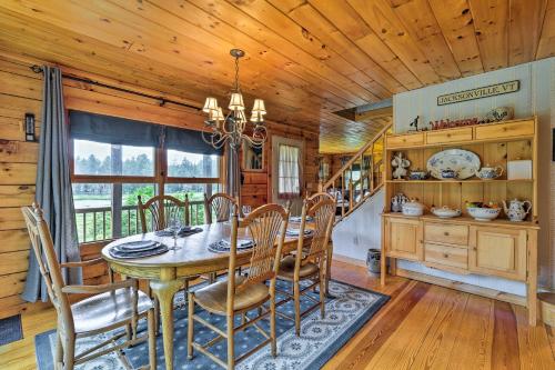 Jacksonville Cabin with Wraparound Deck and Views in Jacksonville, USA