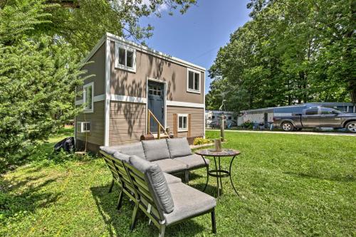 Greencastle Tiny House, Walk to Raccoon Lake! in Lebanon (Indiana)