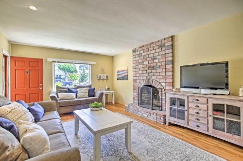 Oceanside Home with Yard - Walk to Beach and Pier