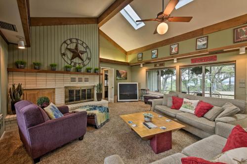 Canyon Lake Home with Yard - half Mi To Boat Launch! in Canyon Lake, USA