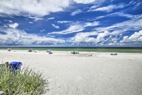 Bayside Pad with Pool Access and Dock half Mi to Beach