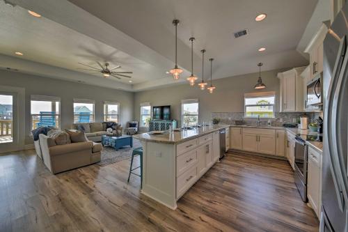 Crystal Beach Home with Deck and Ocean Views in Patton Woods, USA