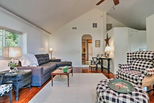 Ottawa Lake Home with BBQ and Patio, 15 Mi to Toledo in Sylvania, USA