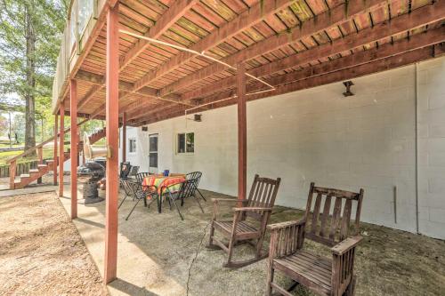 Family Home with Deck on Kentucky Lake! - image 3