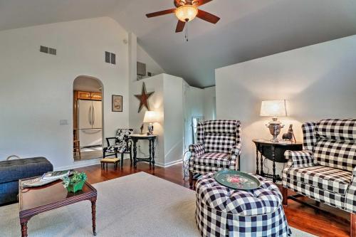 Ottawa Lake Home with BBQ and Patio, 15 Mi to Toledo in Sylvania, USA
