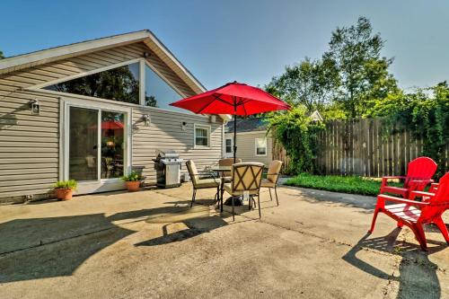 Ottawa Lake Home with BBQ and Patio, 15 Mi to Toledo in Sylvania, USA