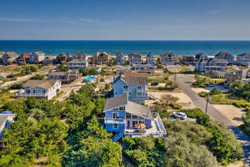 Westhampton Beach Home w/ Deck + Ocean Views! in Vesthemptonas pludmale (NY)