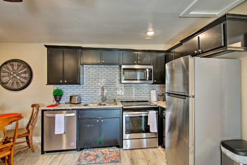 Renovated Modern Home with Patio Walk to Texas Tech! - image 2