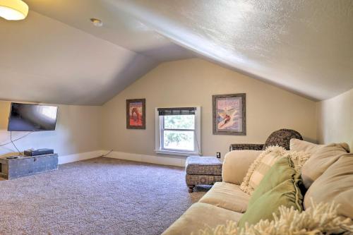 Southwestern Kanab Cottage with Patio and Views! - image 3