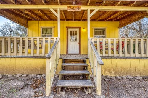 The Olive @ Mendelbaum Winery Guest Cabins