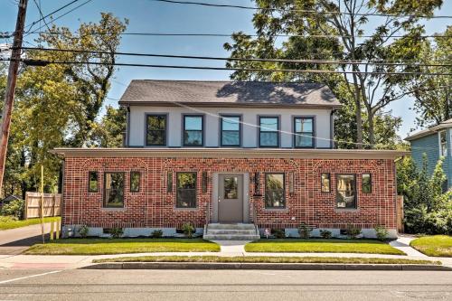 B&B Red Bank - Updated Downtown Red Bank Home 5 Mi to Beach! - Bed and Breakfast Red Bank