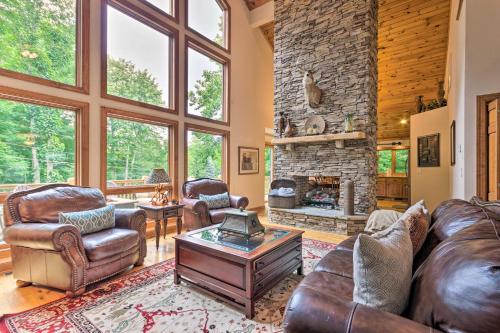 Lavish Beech Mountain Ski Cabin with Hot Tub! - image 5