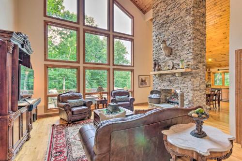 Lavish Beech Mountain Ski Cabin with Hot Tub! - image 8