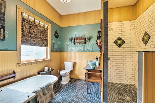 Unique Pet Friendly Home - 3 Mi to Dundee Wineries - image 2